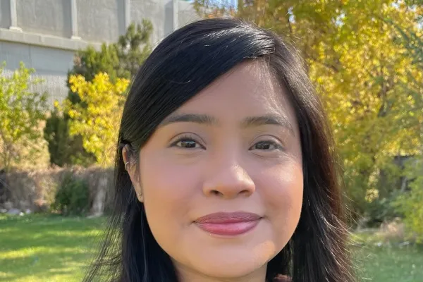 alondra headshot, outside, wearing brown longsleeve shirt